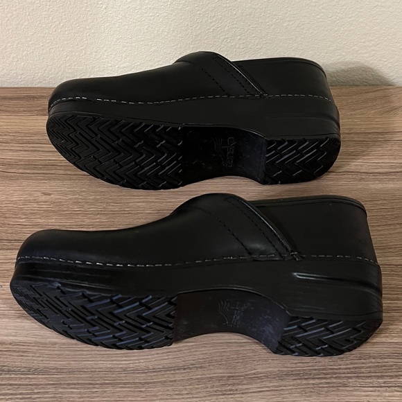 Dansko Women's Professional Clog - Picture 6 of 10